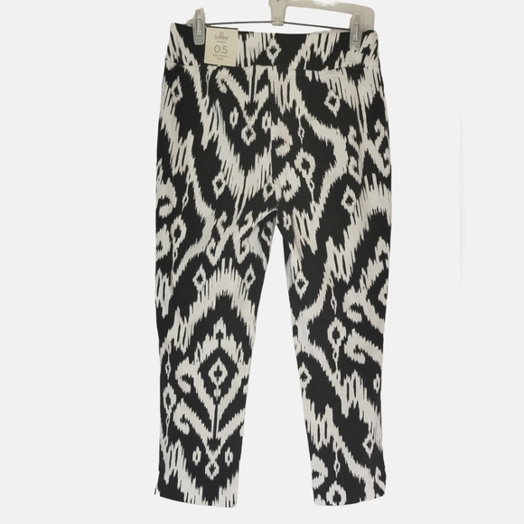 Chico's Brigitte So Slimming Stretch Crop Black & White Ikat Print Pants - Picture 5 of 16